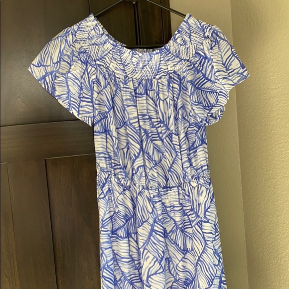 Vineyard Vines Dresses & Skirts - Vineyard Vines off the shoulder dress Vineyard Vines Dresses & Skirts - Vineyard Vines off the shoulder dress